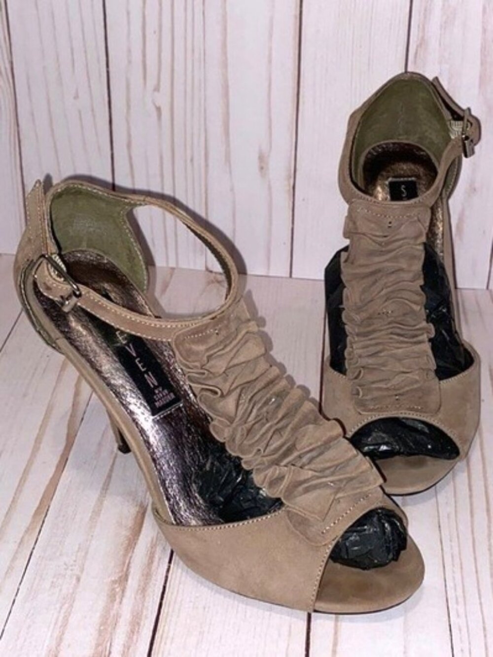 𝖲𝖳𝖤𝖵𝖤𝖭 𝖡𝖸 𝖲𝖳𝖤𝖵𝖤 𝖬𝖠𝖣𝖣𝖤𝖭 Brunella Ruffled T-Strap Sandals 10 🟤